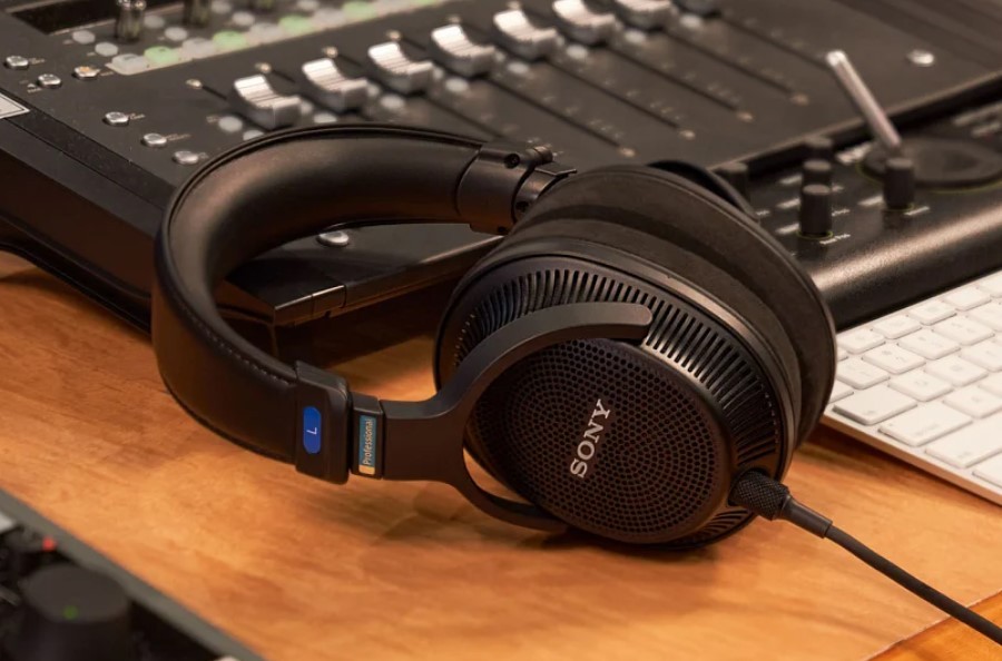 НОВЫЕ МОНИТОРНЫЕ НАУШНИКИ ОТКРЫТОГО ТИПА SONY MDR-MV1