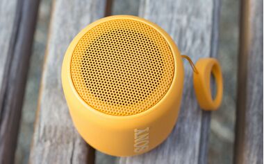 SONY SRS-XB13 БЕСПРОВОДНАЯ КОЛОНКА 5 ВТ, ЖЁЛТАЯ купить в официальном интернет-магазине Sony в Москве
