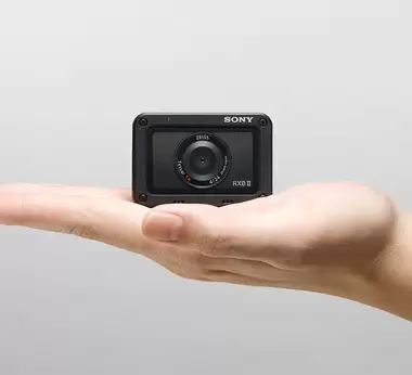 SONY DSC-RX0M2G ФОТОАППАРАТ С РУЧКОЙ ДЛЯ СЪЕМКИ VCT-SGR1 купить в официальном интернет-магазине Sony в Москве