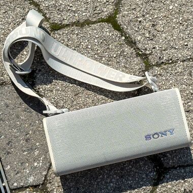SONY ULT FIELD 3 (SRS-ULT30) БЕСПРОВОДНАЯ КОЛОНКА 40 ВТ, БЕЛАЯ купить в официальном интернет-магазине Sony в Москве